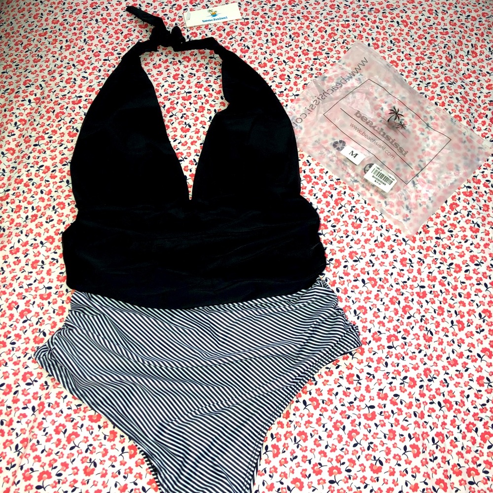 Extremely flattering vintage style one piece. Brand new w/tags and panty liner